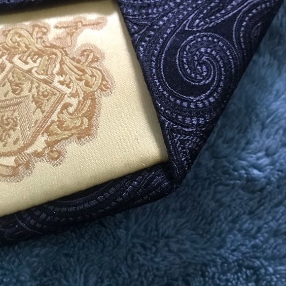 Donald J Trump Signature Black Paisley Evening Tie - Picture 8 of 8